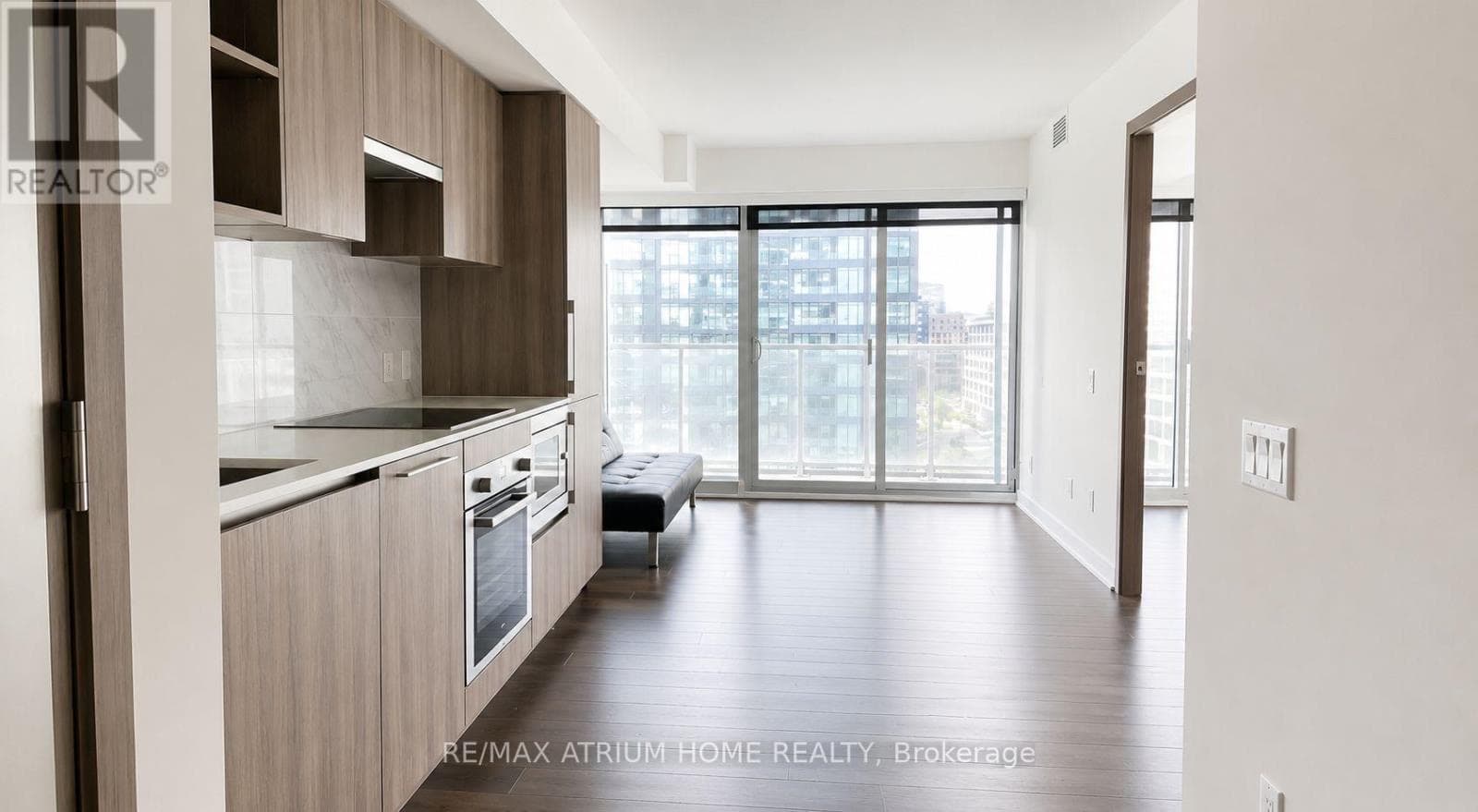 1-Bedroom Suite at 17 Bathurst Street photo 2