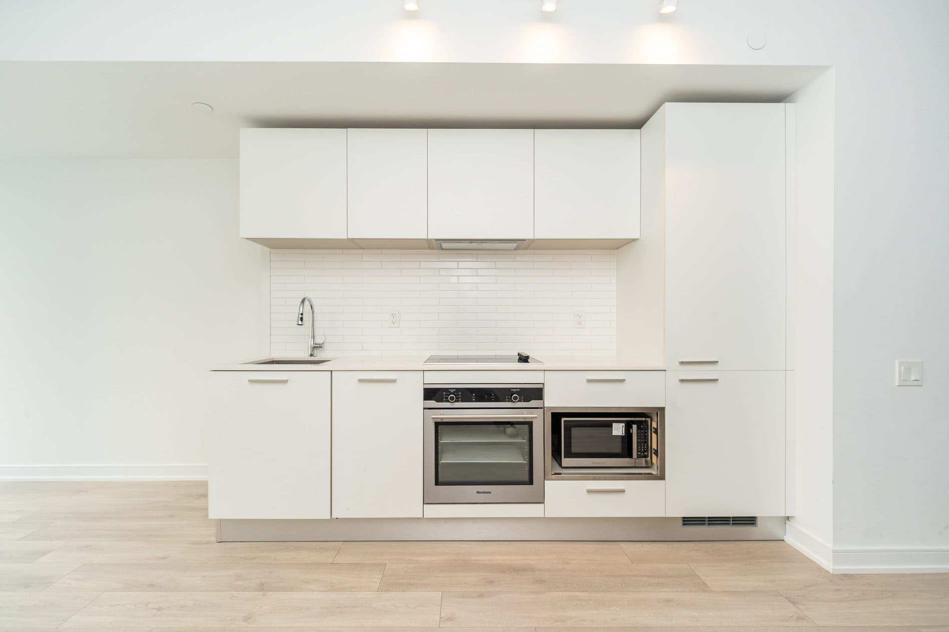 2-Bedroom Suite at The Gloucester on Yonge photo 3