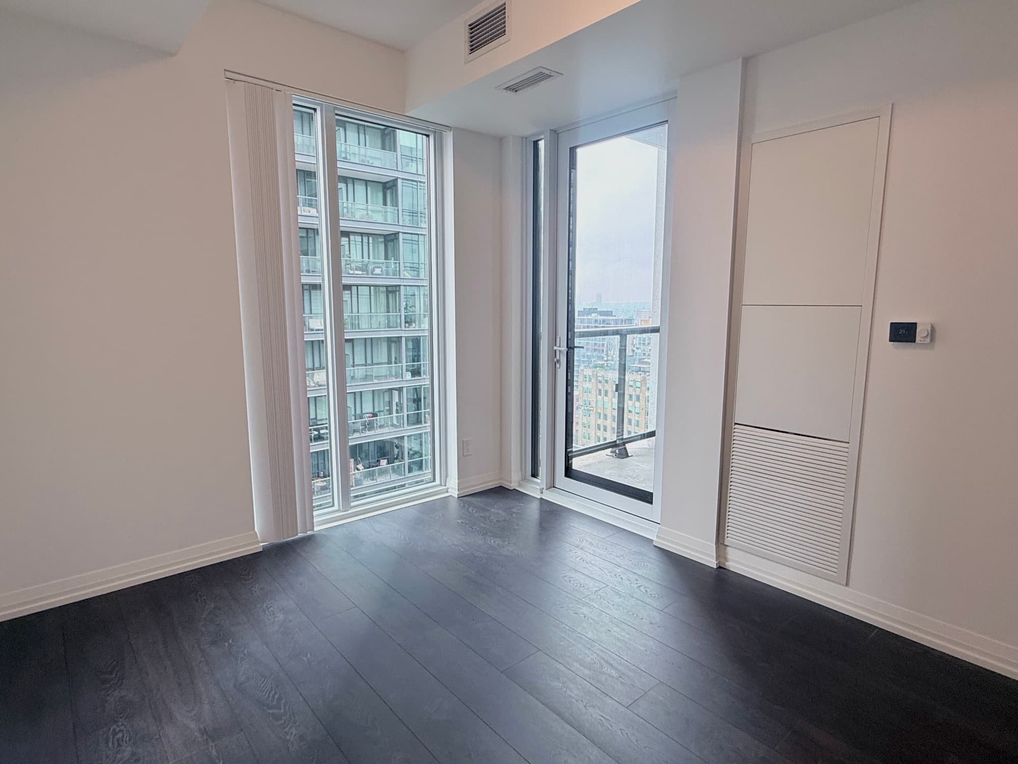 Corner Suite at 400 King West photo 2